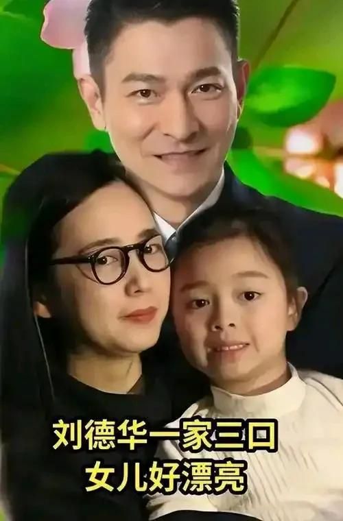 和小姨子吃高档西餐 华仔合影拘谨开元棋牌试玩63岁刘德华在马来西亚(图3)